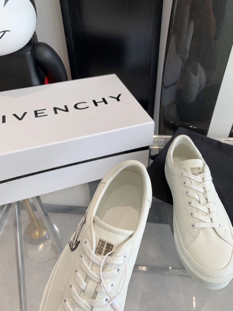 Modern Gxvxnchy Sneakers 151743