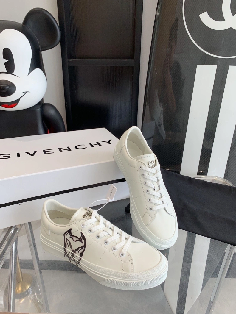Modern Gxvxnchy Sneakers 151743