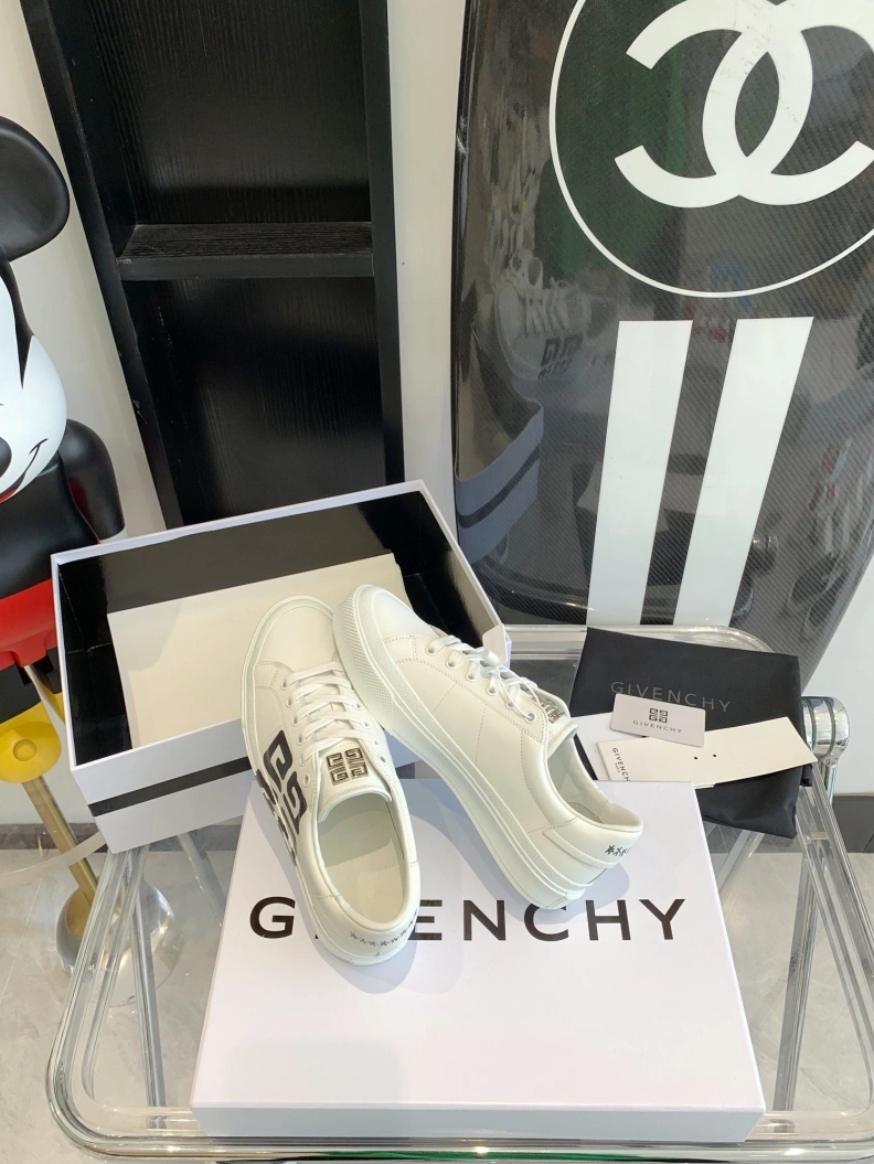 Gxvxnchy Sneakers Elegant 151742
