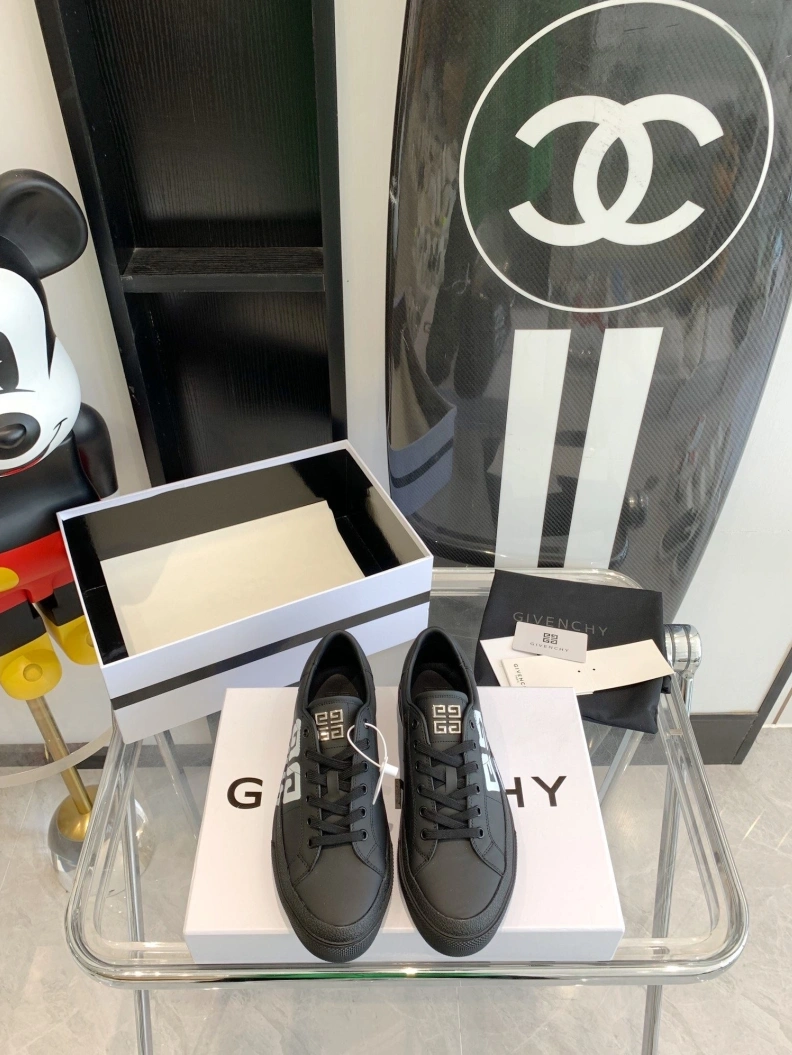 Affordable Gxvxnchy Sneakers 151741