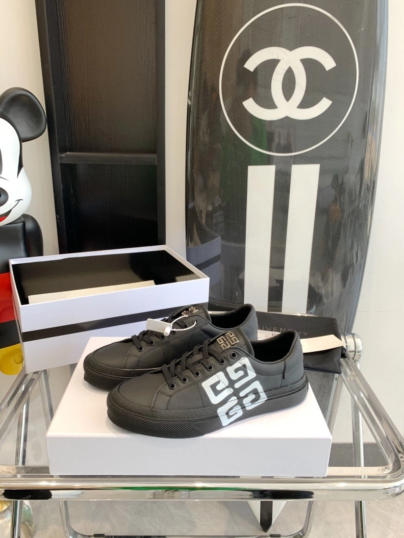 Affordable Gxvxnchy Sneakers 151741