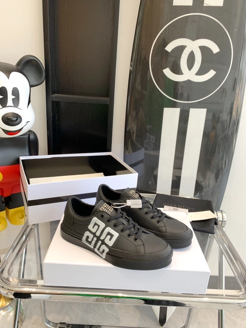 Affordable Gxvxnchy Sneakers 151741
