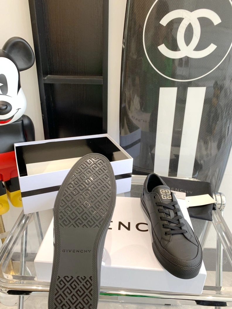 Affordable Gxvxnchy Sneakers 151741