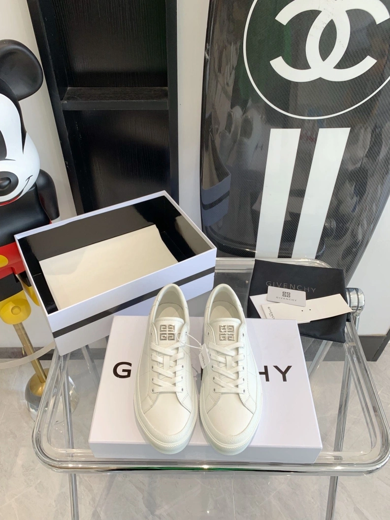 Cozy Gxvxnchy Sneakers 151738