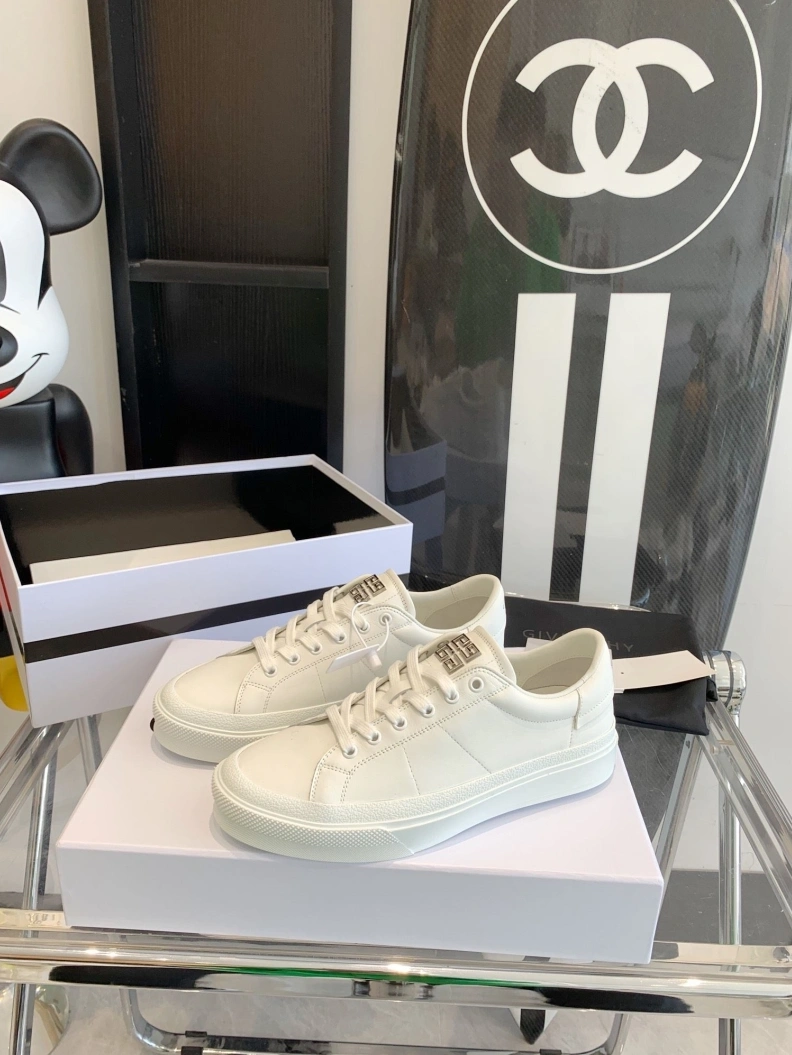 Cozy Gxvxnchy Sneakers 151738
