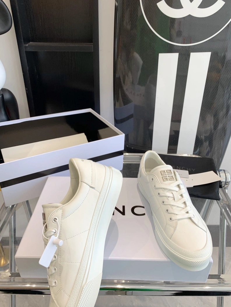Cozy Gxvxnchy Sneakers 151738