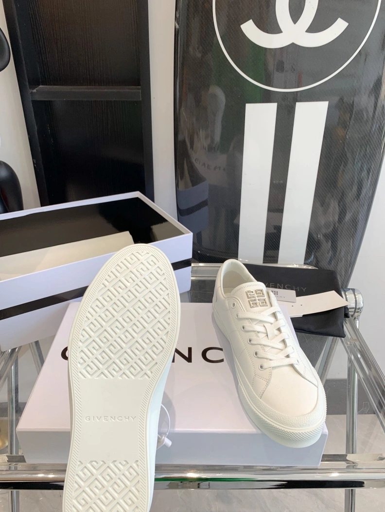 Cozy Gxvxnchy Sneakers 151738