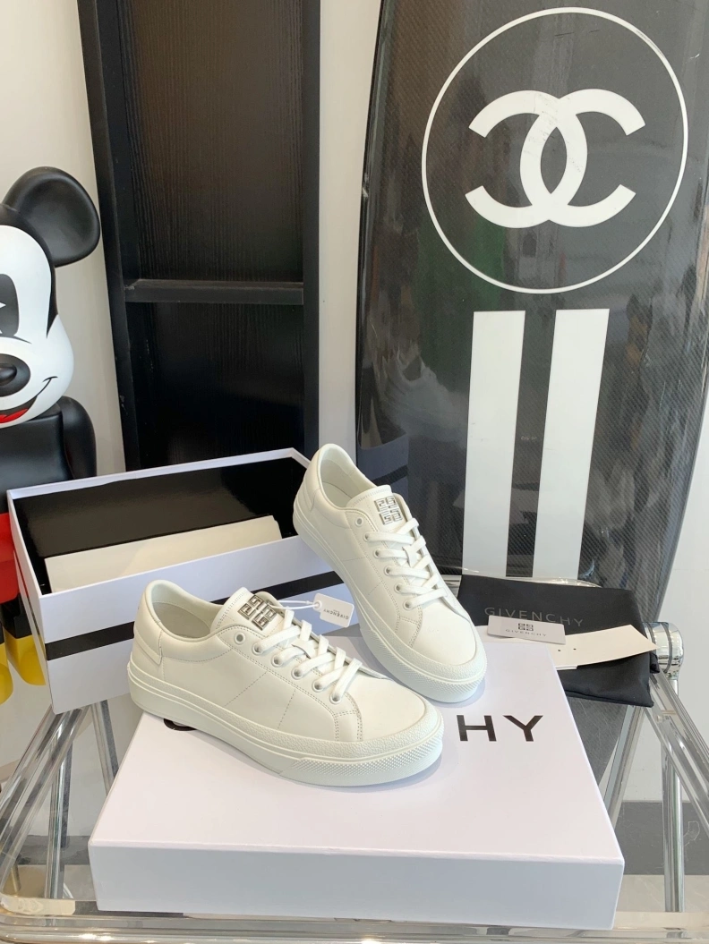 Cozy Gxvxnchy Sneakers 151738