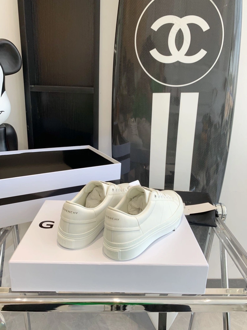 Cozy Gxvxnchy Sneakers 151738