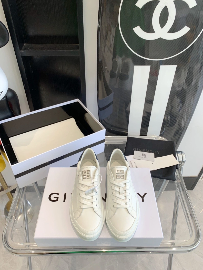 Cozy Gxvxnchy Sneakers 151739