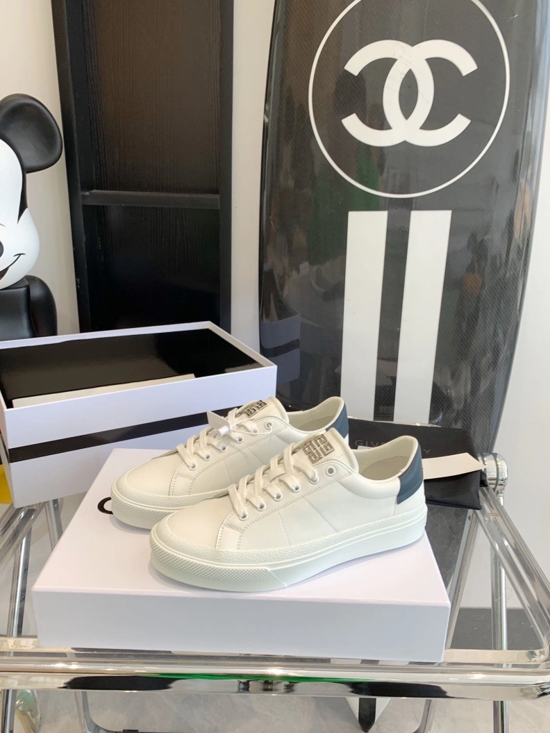 Cozy Gxvxnchy Sneakers 151739