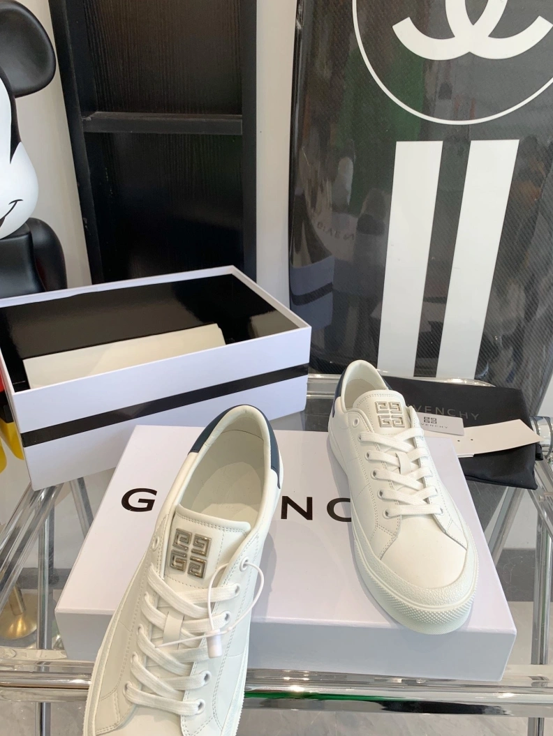 Cozy Gxvxnchy Sneakers 151739