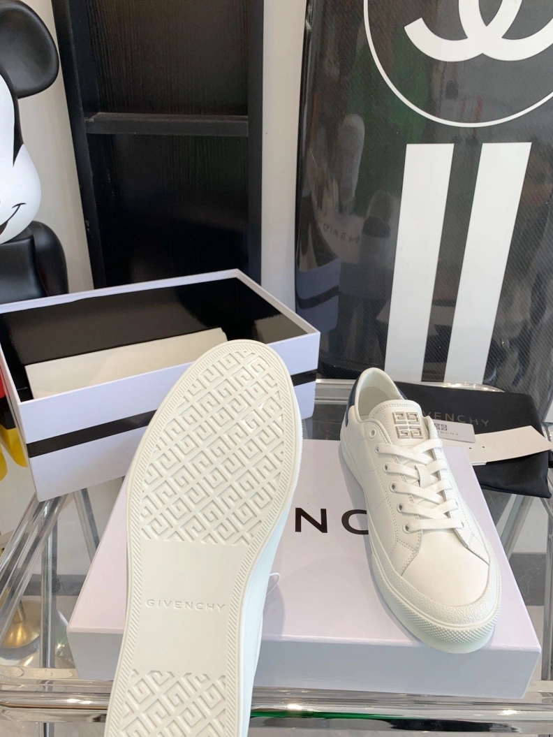 Cozy Gxvxnchy Sneakers 151739