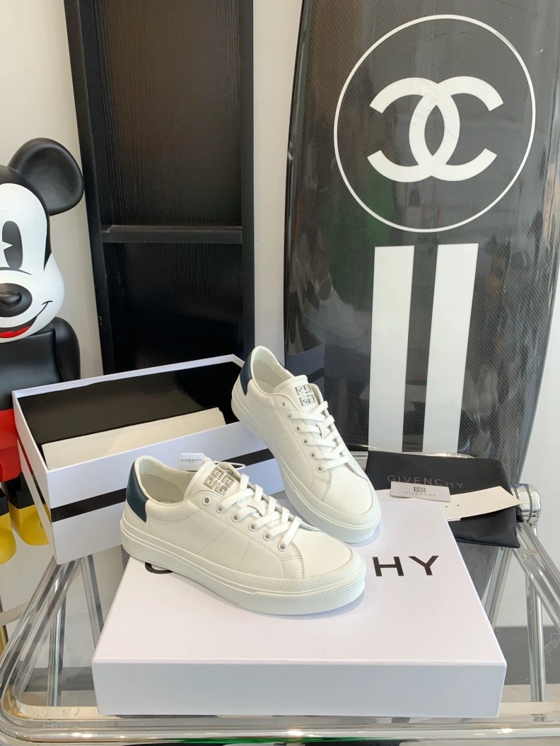 Cozy Gxvxnchy Sneakers 151739