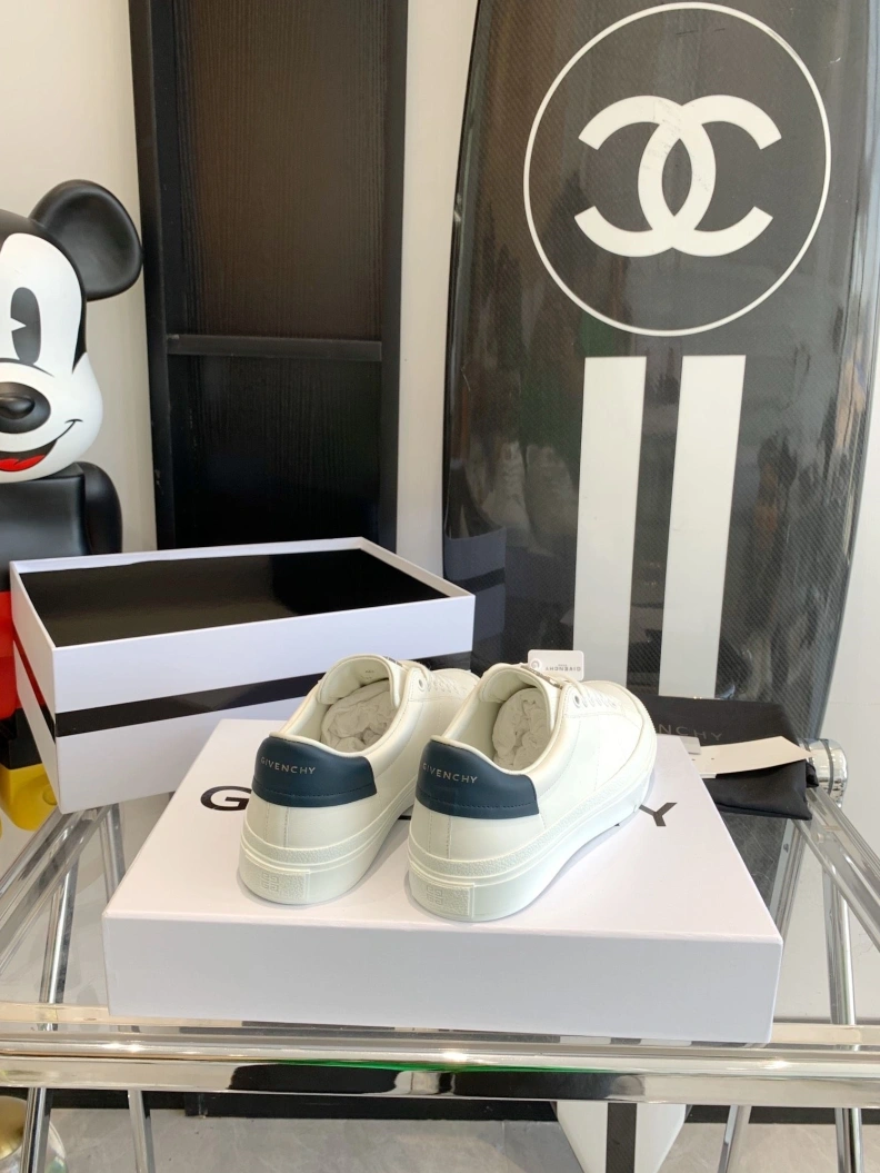 Cozy Gxvxnchy Sneakers 151739
