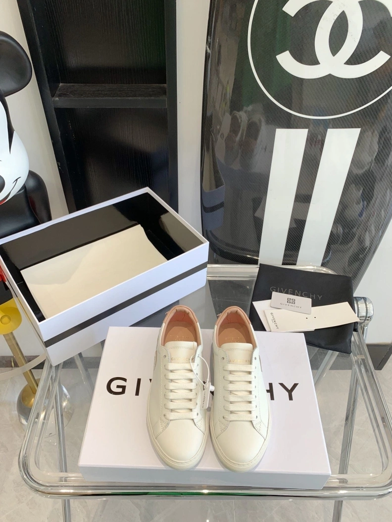 Gxvxnchy Sneakers Resilient 151735
