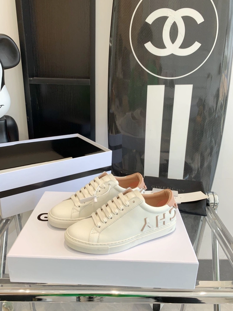 Gxvxnchy Sneakers Resilient 151735