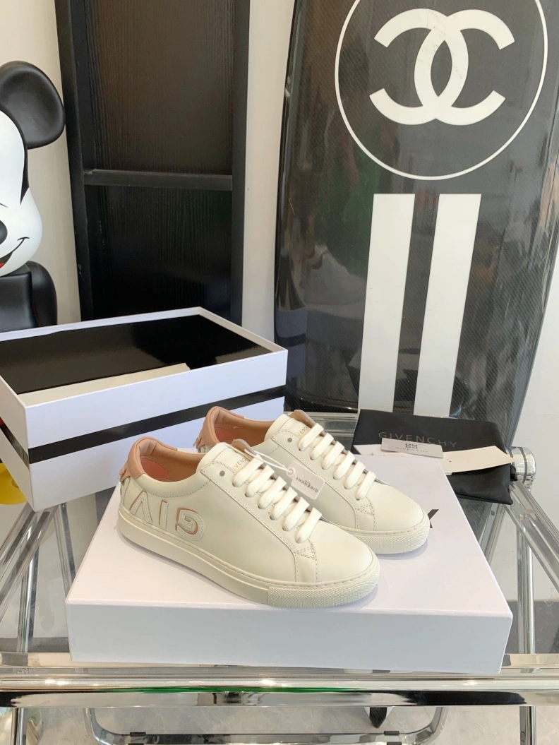 Gxvxnchy Sneakers Resilient 151735