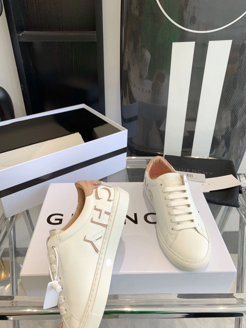 Gxvxnchy Sneakers Resilient 151735
