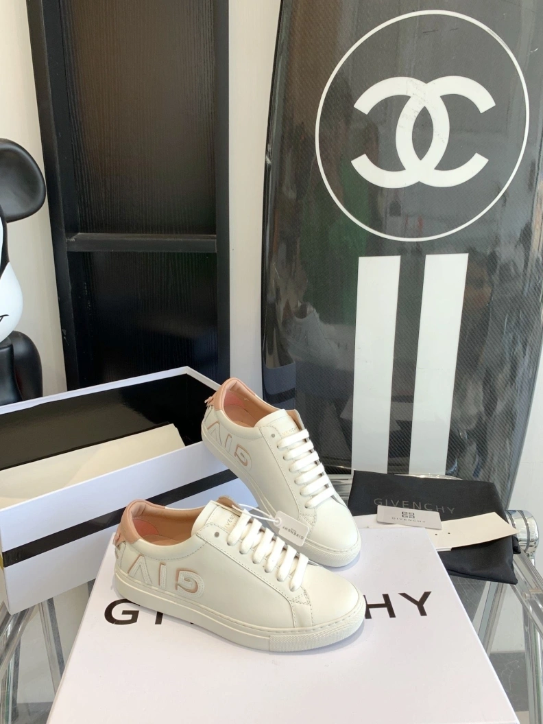 Gxvxnchy Sneakers Resilient 151735