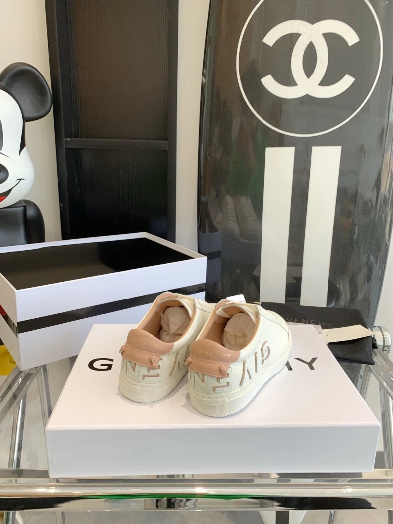 Gxvxnchy Sneakers Resilient 151735