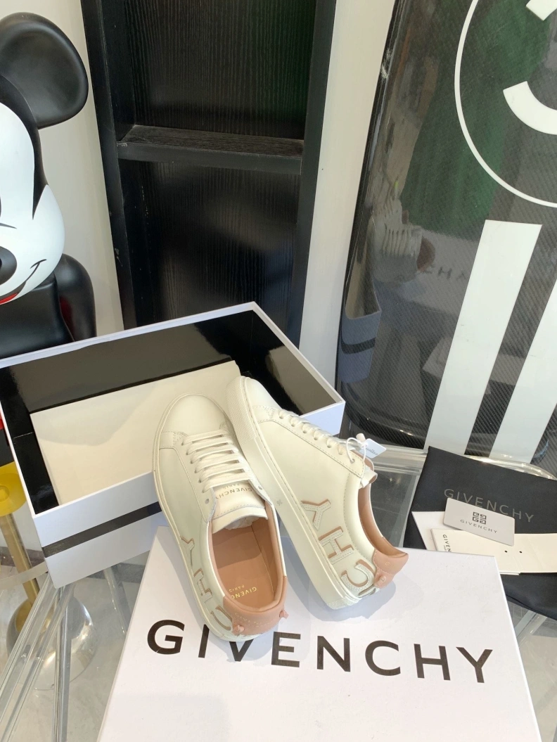 Gxvxnchy Sneakers Resilient 151735