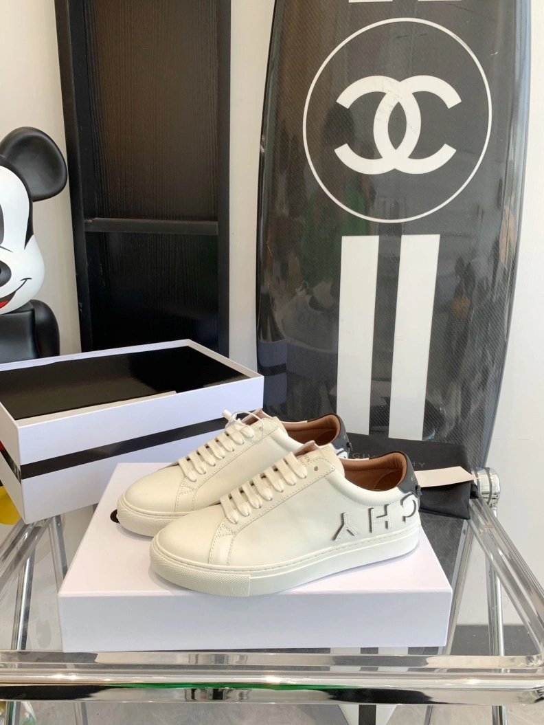 Sophisticated Gxvxnchy Sneakers 151736
