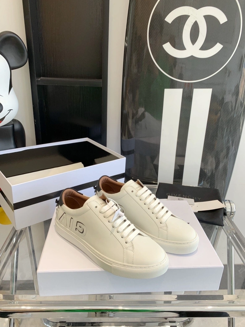 Sophisticated Gxvxnchy Sneakers 151736