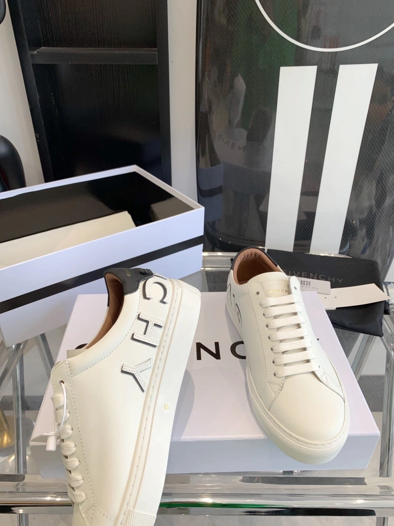 Sophisticated Gxvxnchy Sneakers 151736