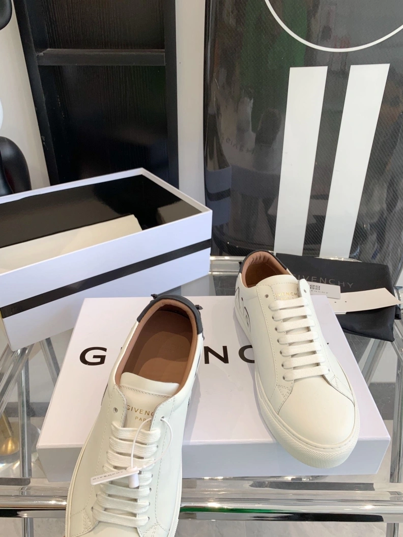 Sophisticated Gxvxnchy Sneakers 151736