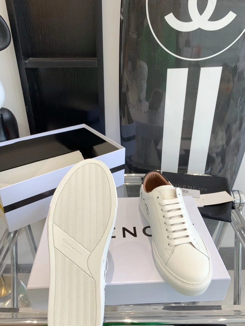 Sophisticated Gxvxnchy Sneakers 151736