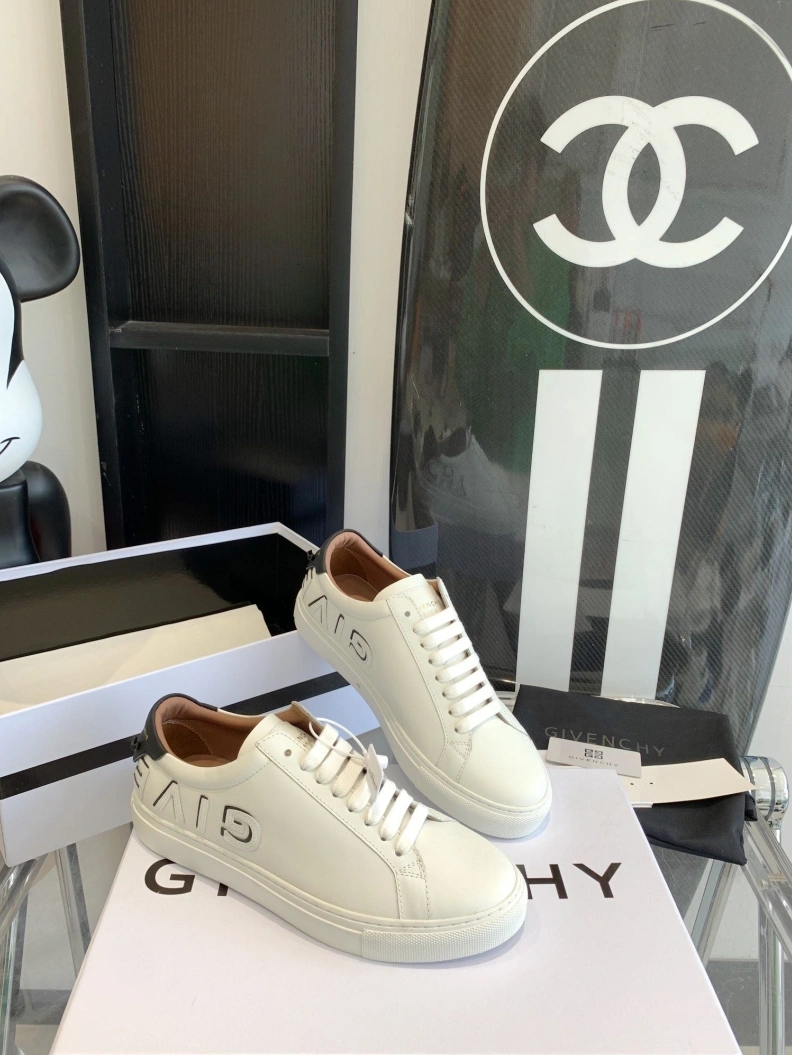 Sophisticated Gxvxnchy Sneakers 151736