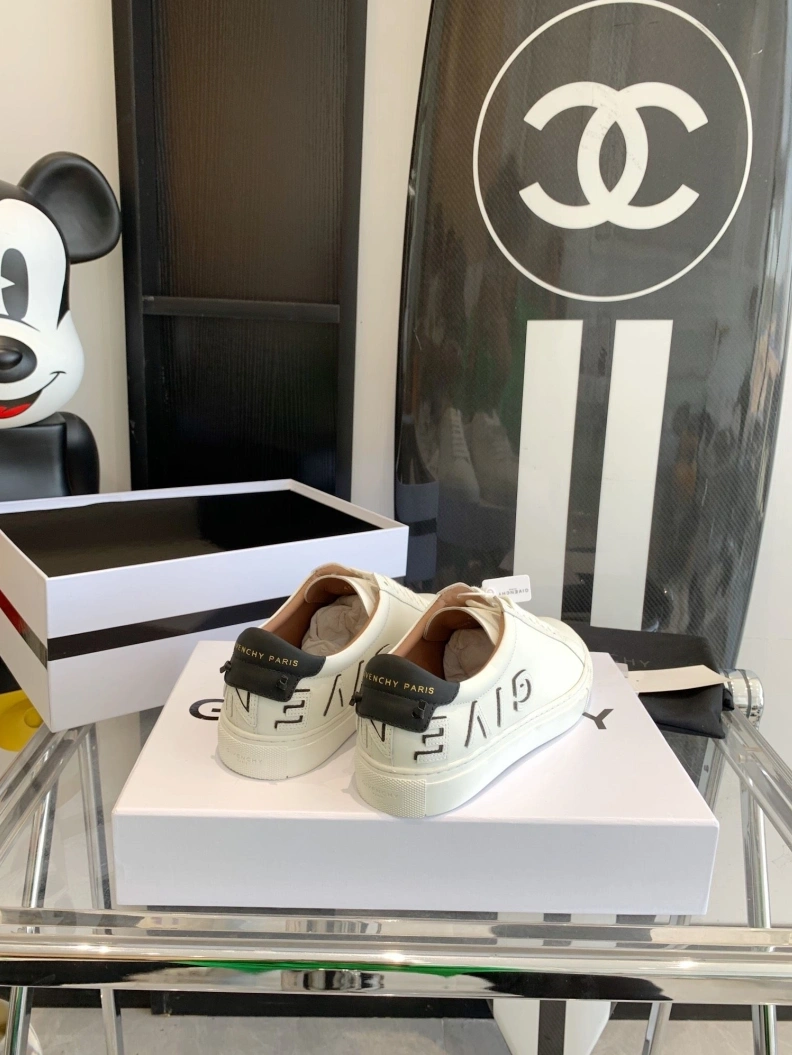 Sophisticated Gxvxnchy Sneakers 151736