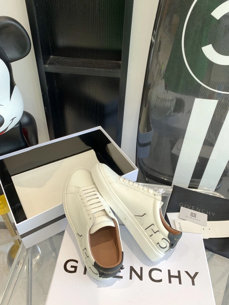 Sophisticated Gxvxnchy Sneakers 151736