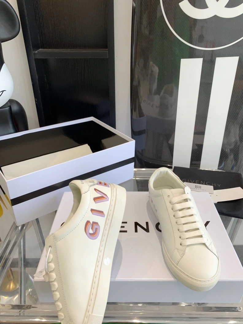 ModernLook Gxvxnchy Sneakers 151734