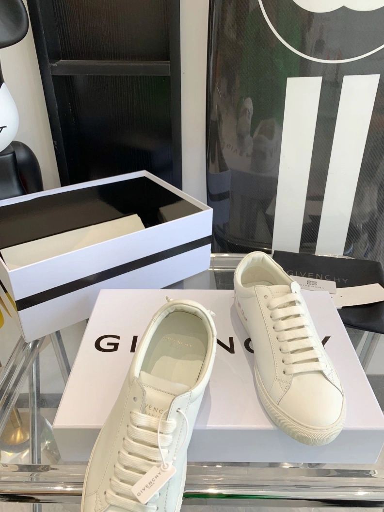 ModernLook Gxvxnchy Sneakers 151734