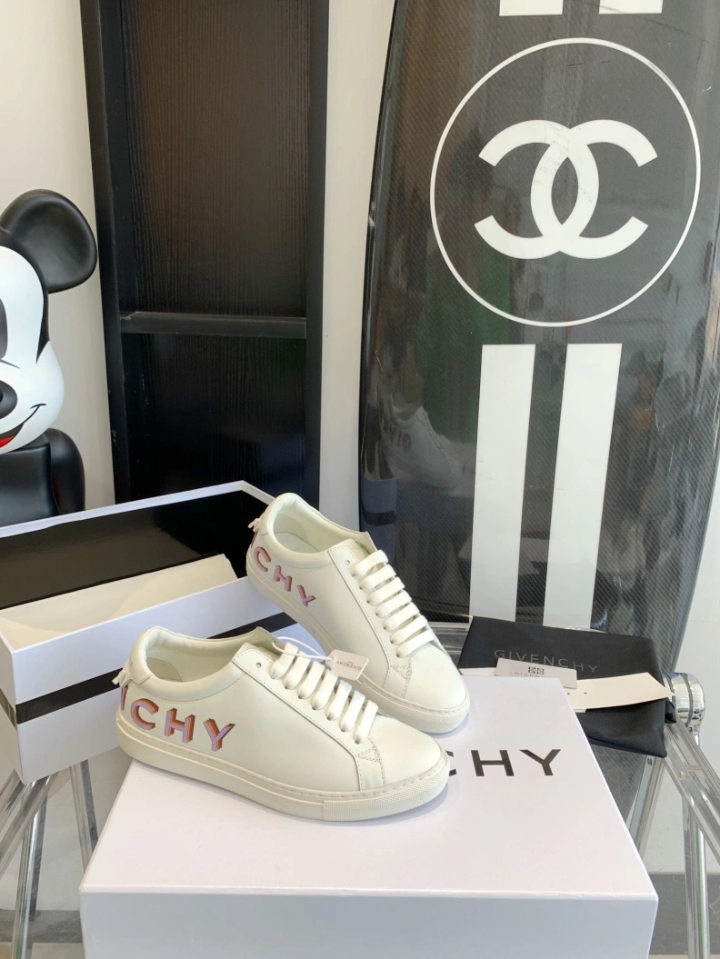 ModernLook Gxvxnchy Sneakers 151734