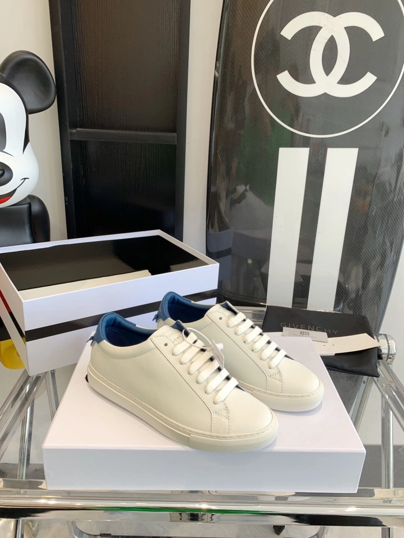 Gxvxnchy Sneakers TopPick 151733
