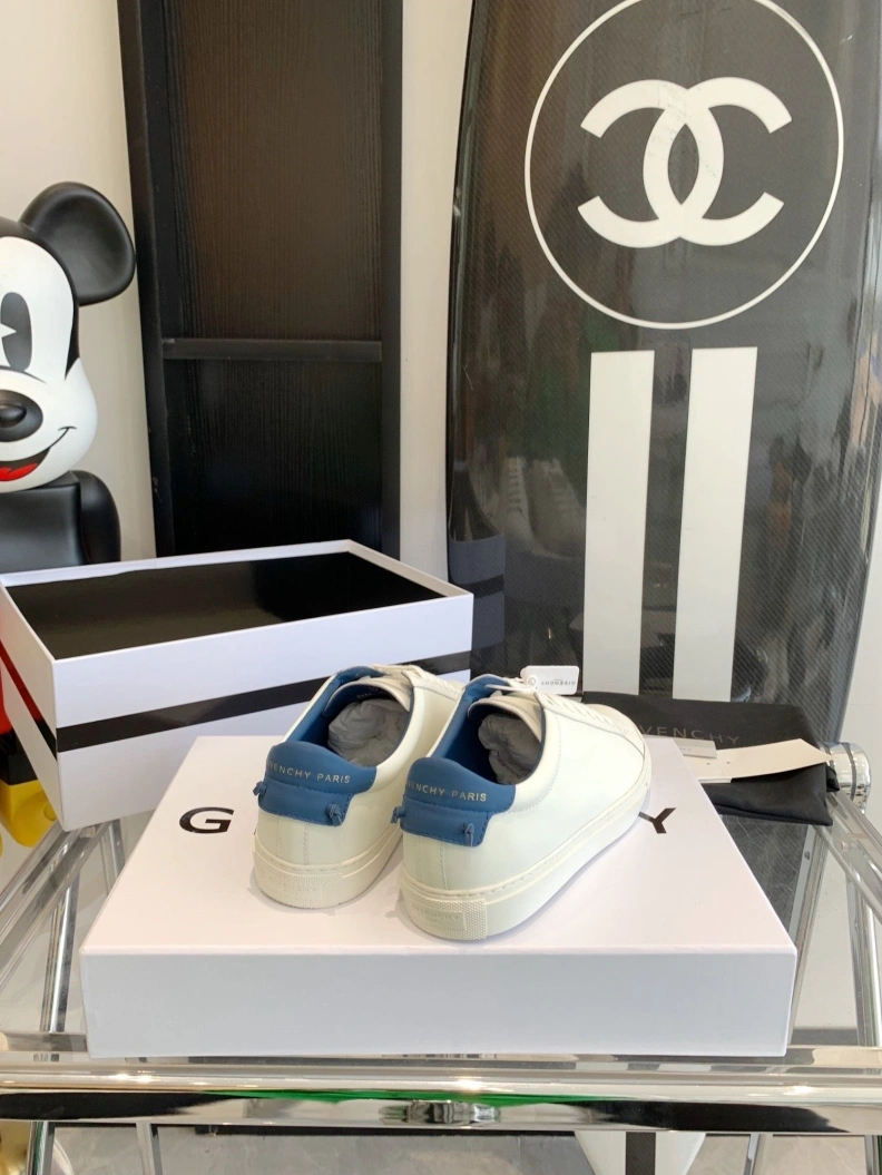 Gxvxnchy Sneakers TopPick 151733