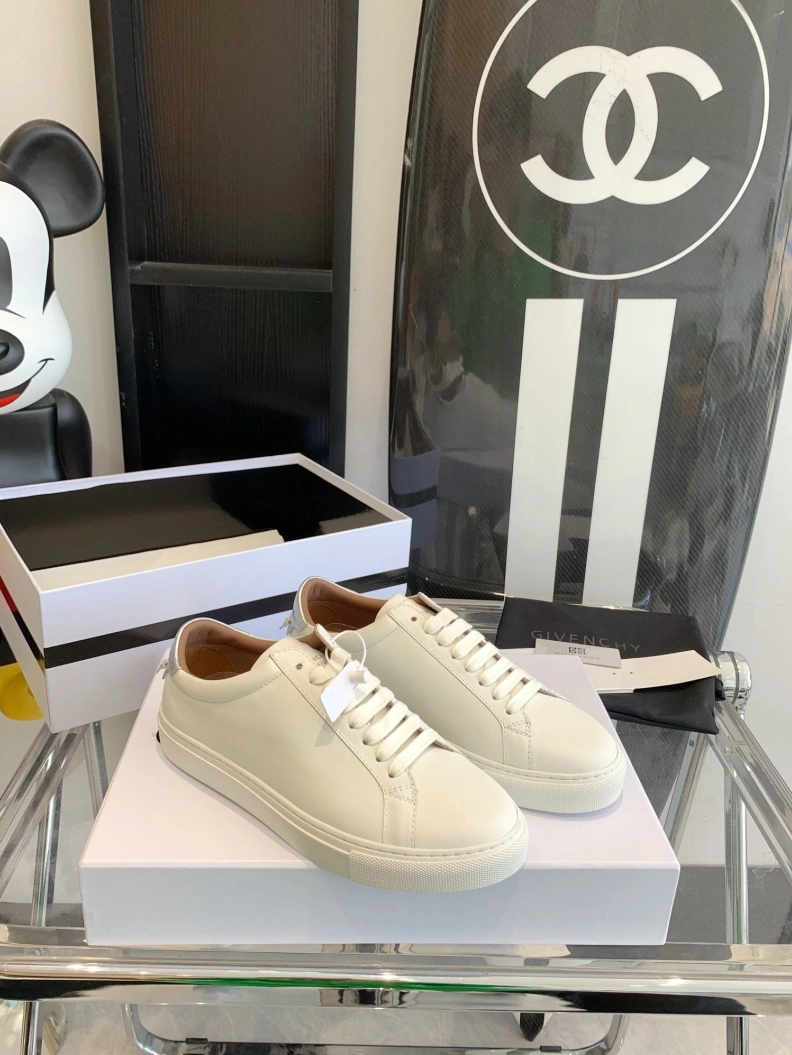 Bold Gxvxnchy Sneakers 151732