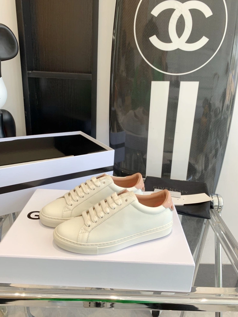 Bold Gxvxnchy Sneakers 151730