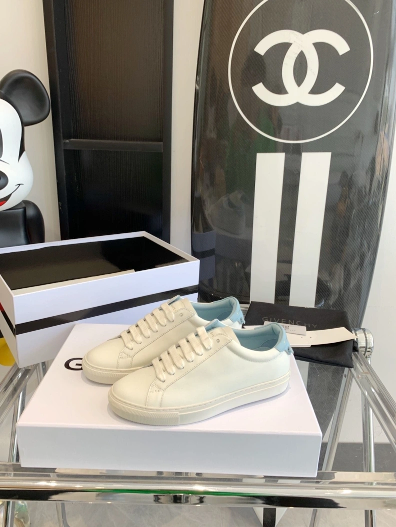 HighQuality Gxvxnchy Sneakers 151729