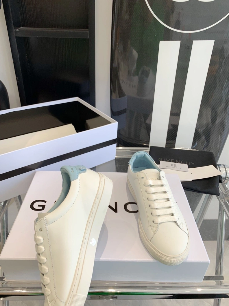 HighQuality Gxvxnchy Sneakers 151729