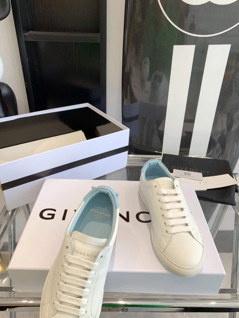 HighQuality Gxvxnchy Sneakers 151729