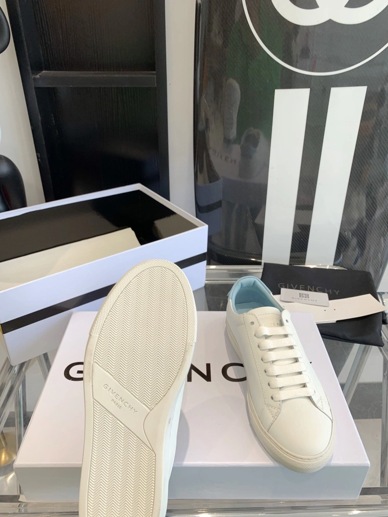HighQuality Gxvxnchy Sneakers 151729