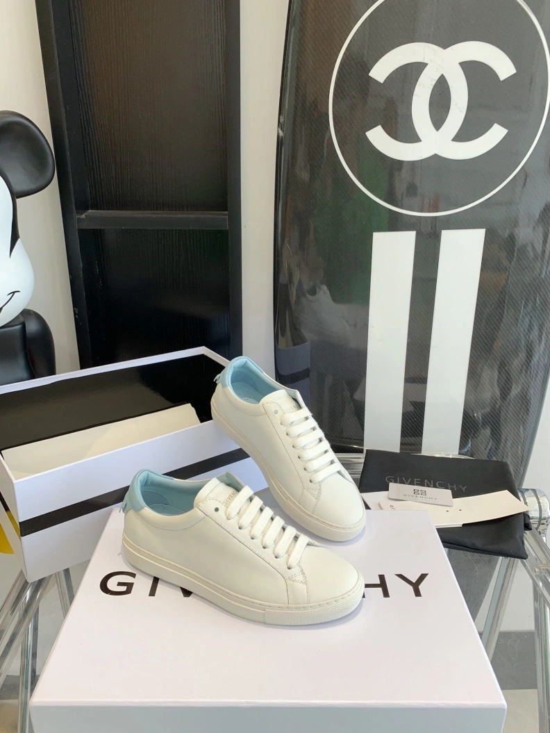 HighQuality Gxvxnchy Sneakers 151729