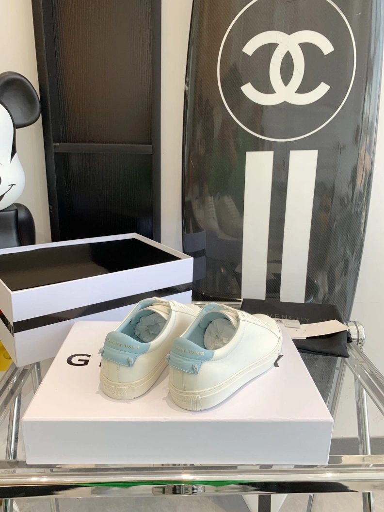 HighQuality Gxvxnchy Sneakers 151729