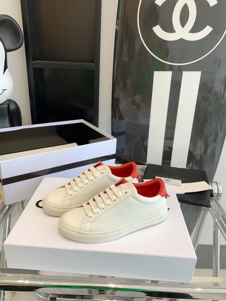 Gxvxnchy Sneakers Minimalist 151722