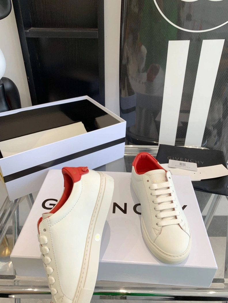 Gxvxnchy Sneakers Minimalist 151722