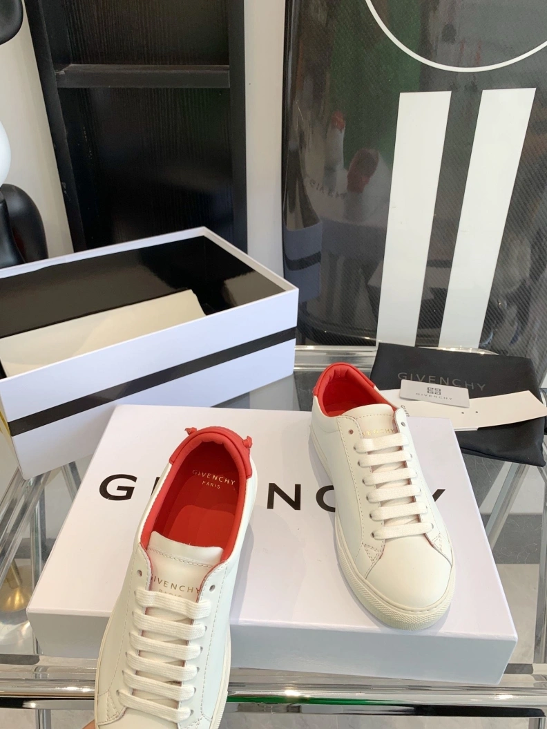 Gxvxnchy Sneakers Minimalist 151722